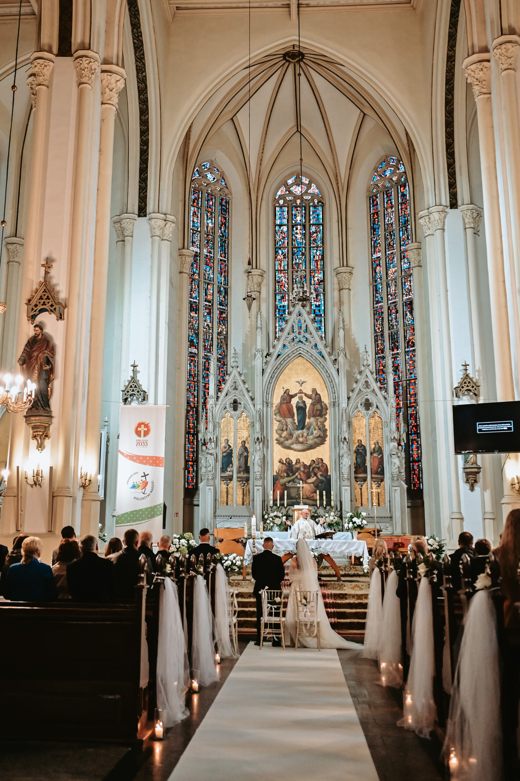 Łuk kwiatowy ślubny